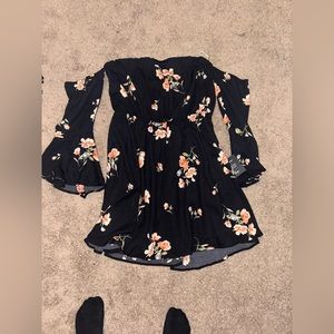 BRAND NEW - NEVER WORN - Lulu’s Strapless Black Floral Dress - Size L